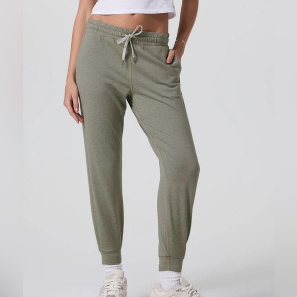 Women's Vuori Laurel Heather Joggers - Picture 3 of 6